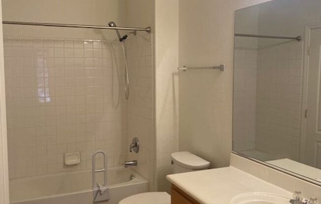 2 beds, 2 baths, $1,795, Unit UNIT 3813