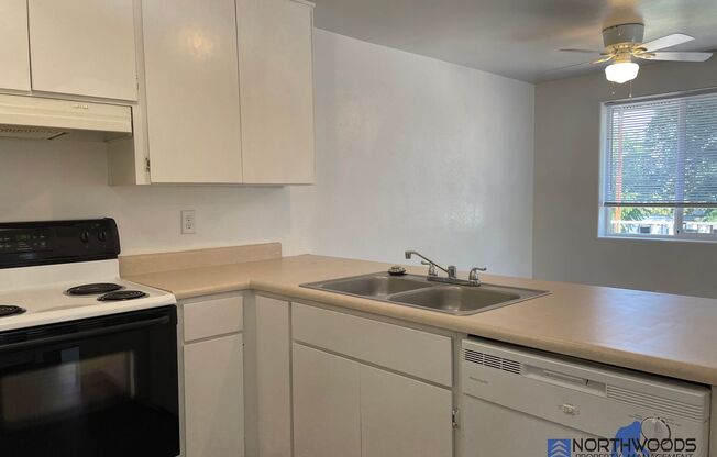 2 beds, 1 bath, $1,200, Unit # 5