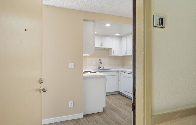 2 beds, 1 bath, 765 sqft, $2,395, Unit 301