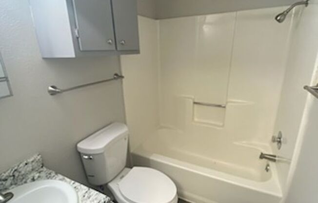 2 beds, 2 baths, 856 sqft, $920, Unit 2827-1805