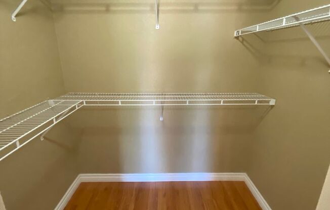 2 beds, 2 baths, 1,049 sqft, $1,295, Unit 555 Silverado Ranch #2006