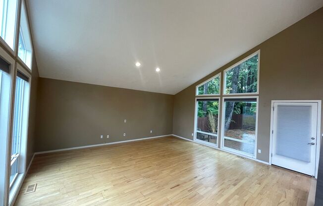 $1500 Off First Full Month!!  Georgeous, Updated SW Portland Home Minutes to Downtown, I-5, Sylvania PCC