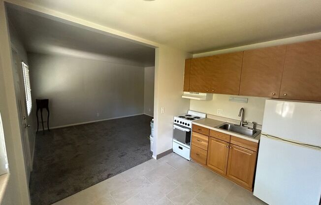 1 bed, 1 bath, $995, Unit # FRONT