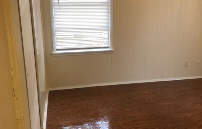 3 beds, 1 bath, $800