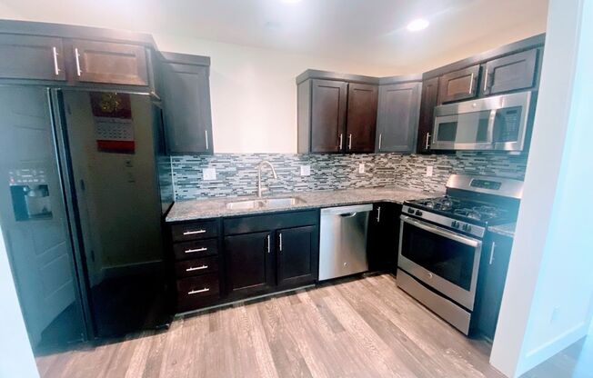 3 Bed x 2 Bath Townhome -2 car garage -  1320 FT2 - Yard Space & More
