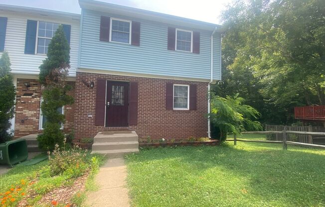 3 beds, 2.5 baths, $2,300