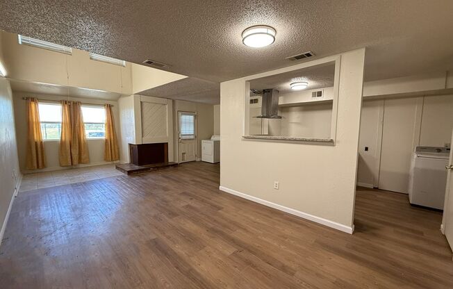 Spacious 2 story Unit near Richland College!