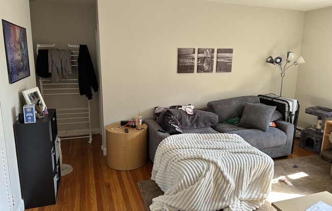 2 beds, 1 bath, $2,930, Unit 4