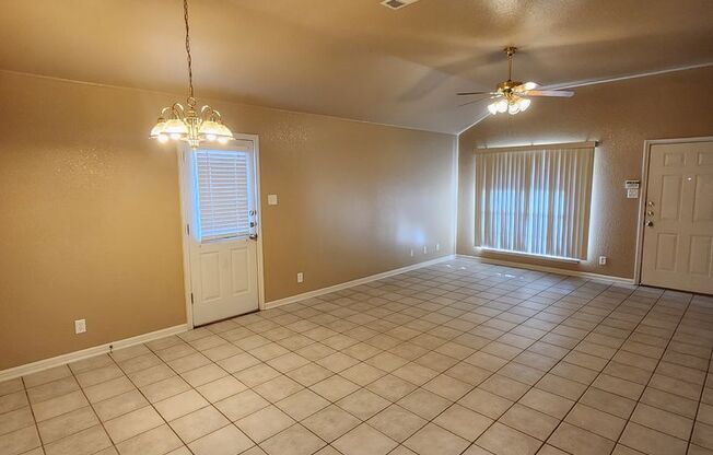 3 beds, 2 baths, $1,150, Unit B