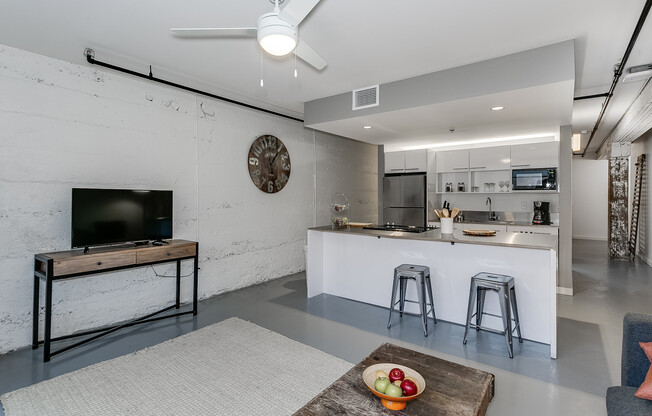 1 bed, 1 bath, 624 sqft, $1,550, Unit Loft X