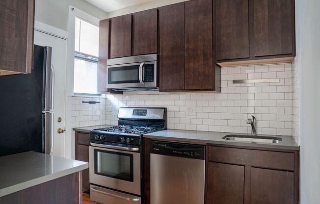 2 beds, 1 bath, 700 sqft, $1,750, Unit 3010-2N