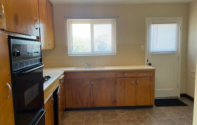 1 bed, 1 bath, $2,500