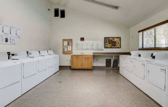 1 bed, 1 bath, 725 sqft, $1,375, Unit 174