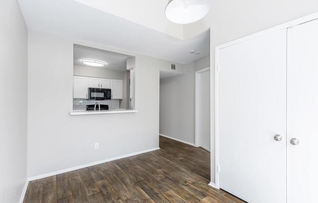 2 beds, 1 bath, 1,089 sqft, $1,400