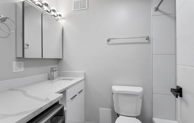 3 beds, 1.5 baths, 1,001 sqft, $3,400, Unit 22H