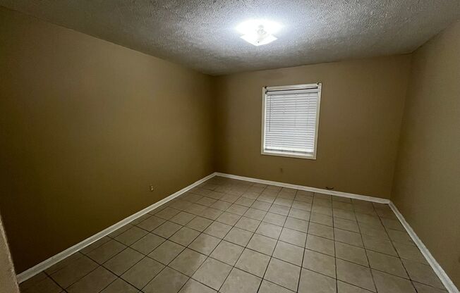 1 bed, 1 bath, $650, Unit Apt: 10