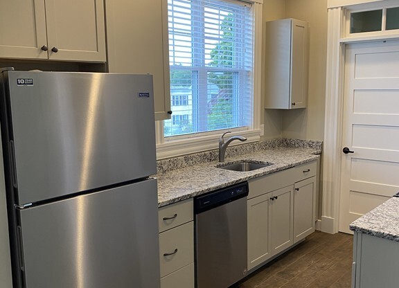 1 bed, 1 bath, 561 sqft, $1,750, Unit 4