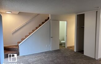 2 beds, 1.5 baths, 920 sqft, $1,595, Unit 42