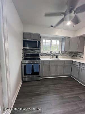 3 beds, 3 baths, 1,200 sqft, $3,300, Unit B