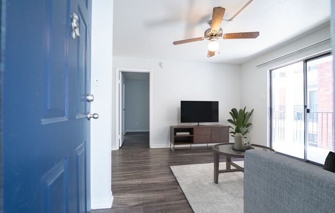 2 beds, 1 bath, 746 sqft, $939, Unit 718