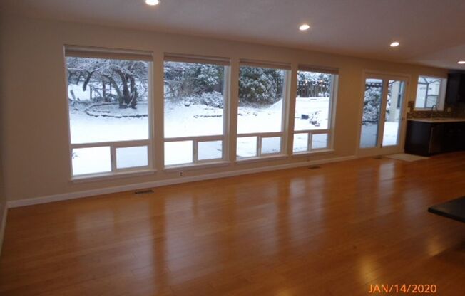 Charming 4 Bed 2 Bath Rambler in Sought After Neighborhood-Sammamish