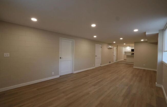 1534 N. Woodburn Ave