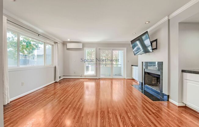 River-View 2BD/2BA End-Unit Condo at Heron Pointe — Steps to the Willamette Greenway