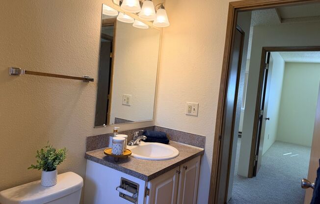 2 beds, 1 bath, 806 sqft, $1,469, Unit 6