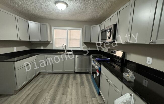 2 beds, 1 bath, $1,199