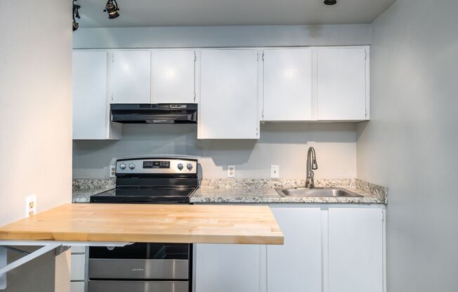Studio, 1 bath, 650 sqft, $1,095, Unit 37