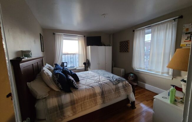 1 bed, 1 bath, $2,450, Unit 26