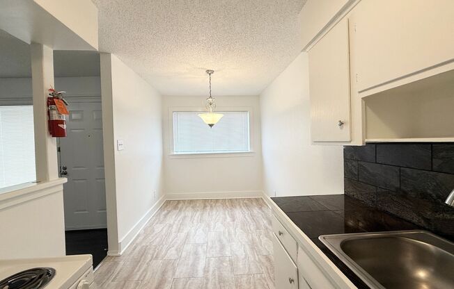 2 beds, 1 bath, $925, Unit SC553