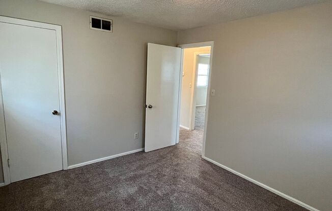 3 beds, 1 bath, $1,095