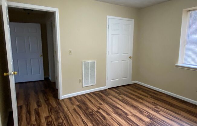 3 beds, 2 baths, $1,050, Unit Apt E