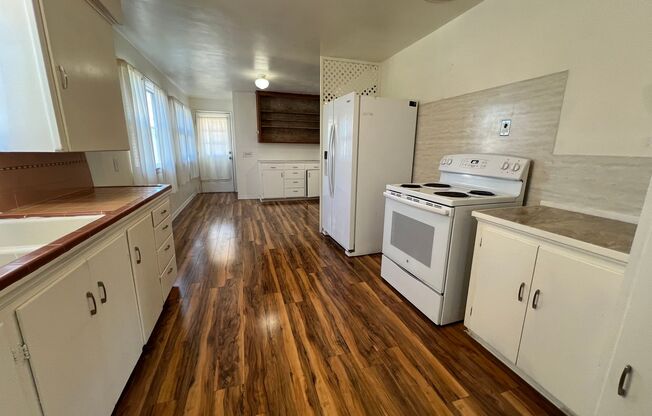Three Bedroom in the Heart of Bremerton. PSNS Across the Street! Available for Rent.