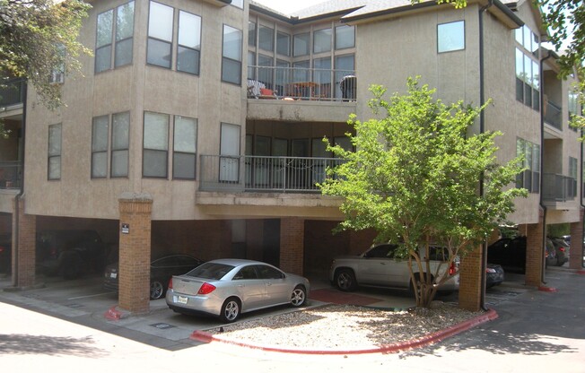 K613 - Robbins Place #210