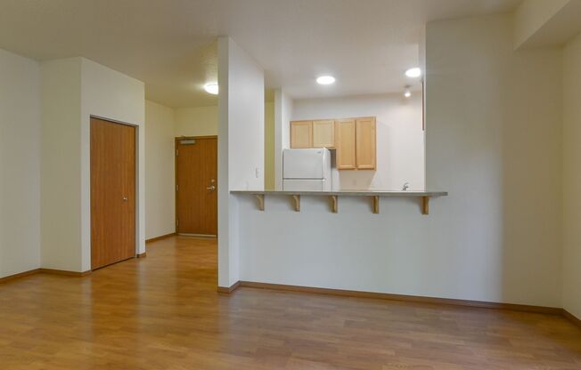 2 beds, 1 bath, $1,700, Unit 203