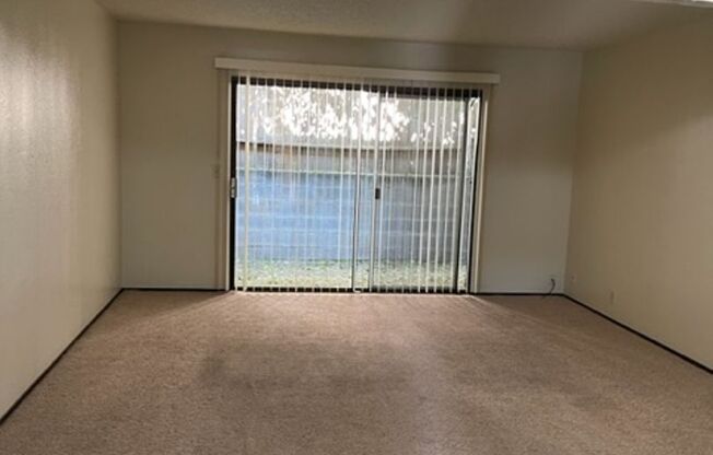 2 beds, 1.5 baths, 1,000 sqft, $1,400, Unit A