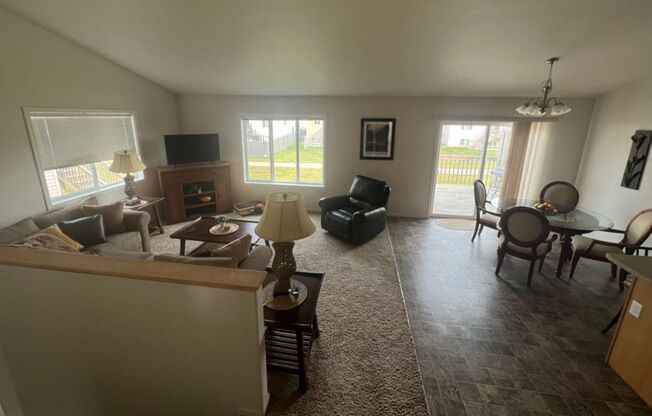 3 beds, 3 baths, $1,800, Unit 129