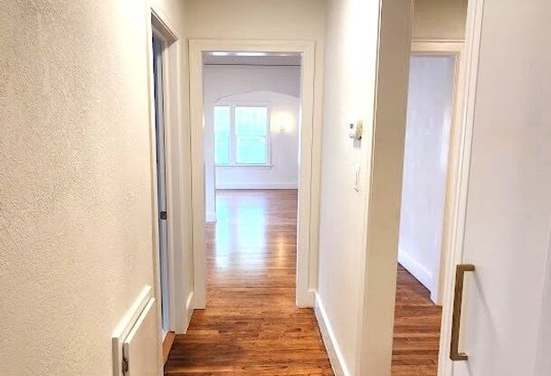 1 bed, 1 bath, 860 sqft, $975