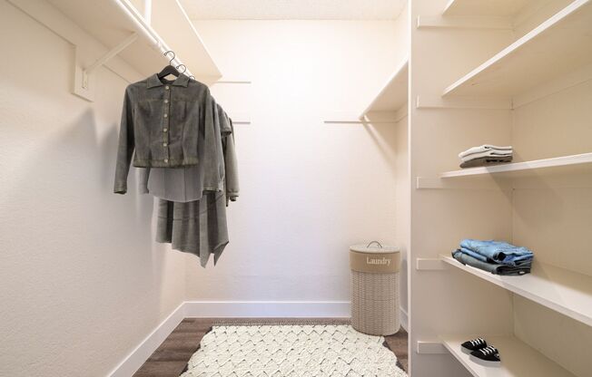 2 beds, 1.5 baths, 890 sqft, $2,550, Unit 261-26