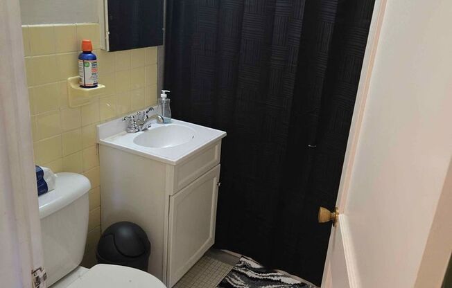 2 beds, 1 bath, $1,095, Unit 603 Ripley Avenue