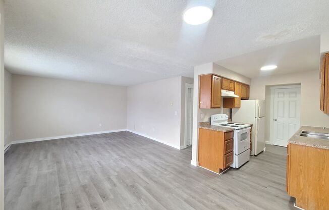 1712 W 2 AVE