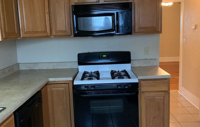 2 beds, 1 bath, $1,045