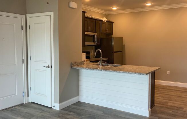 1 bed, 1 bath, 695 sqft, $715, Unit 123