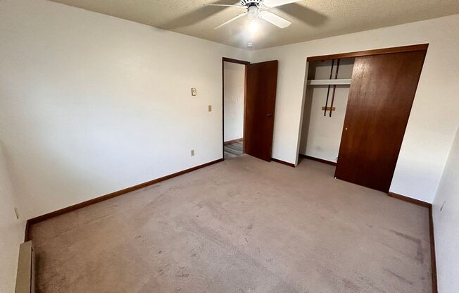 2 beds, 1 bath, $1,100, Unit 2331