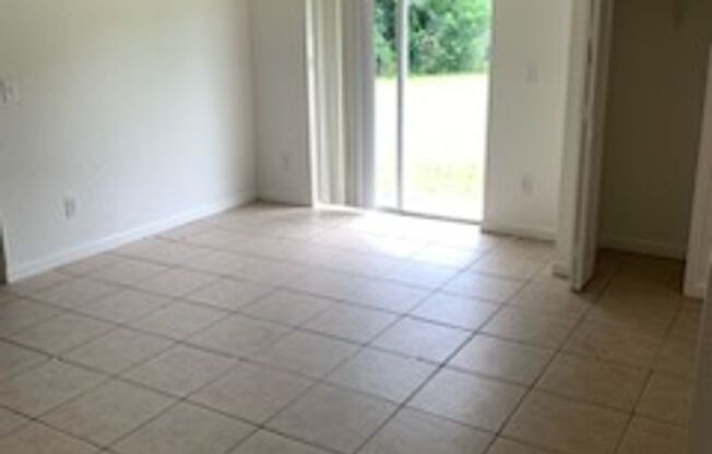 4BR/2BA Sanford Duplex - NO CARPET - STORAGE INCLUDED