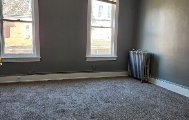 3 beds, 1 bath, $1,250