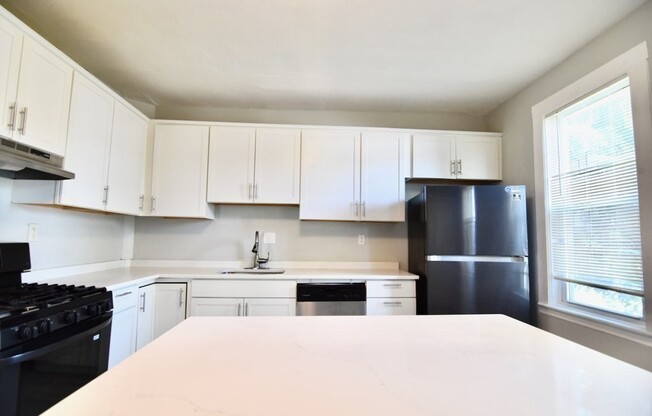 5 beds, 1 bath, 1,600 sqft, $3,800, Unit 2