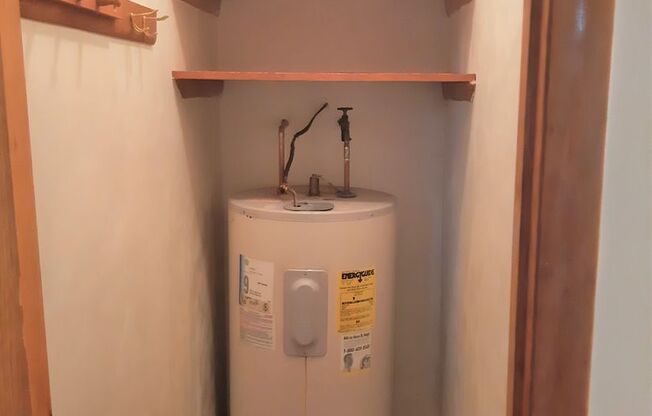 2 beds, 1 bath, 903 sqft, $1,240, Unit C-2